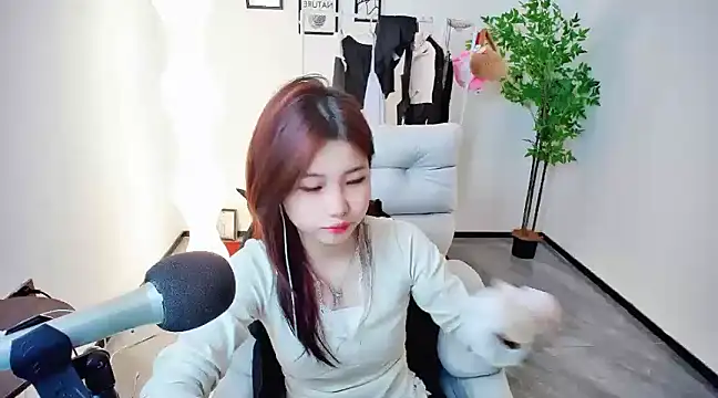 Snapshot of YYBAOBEI chatting on 21, 12, 2024 YYBAOBEI online show from 21, 12, 2024