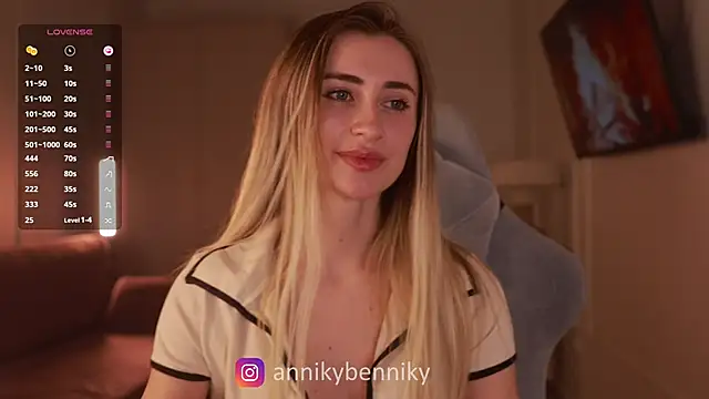 Snapshot of Coconutkittyy chatting on 5, 3, 2025 Coconutkittyy online show from 5, 3, 2025