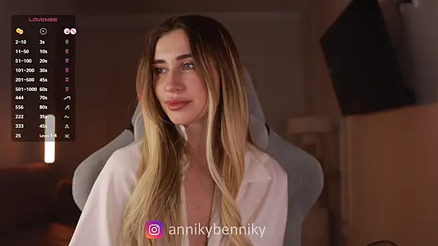 Snapshot of Coconutkittyy chatting on 4, 3, 2025 Coconutkittyy online show from 4, 3, 2025