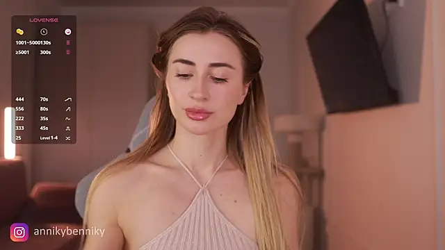 Snapshot of Coconutkittyy chatting on 9, 3, 2025 Coconutkittyy online show from 9, 3, 2025