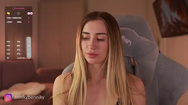 Snapshot of Coconutkittyy chatting on 9, 3, 2025 Coconutkittyy online show from 9, 3, 2025