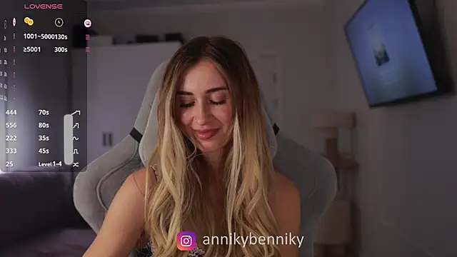 Snapshot of Coconutkittyy chatting on 18, 2, 2025 Coconutkittyy online show from 18, 2, 2025