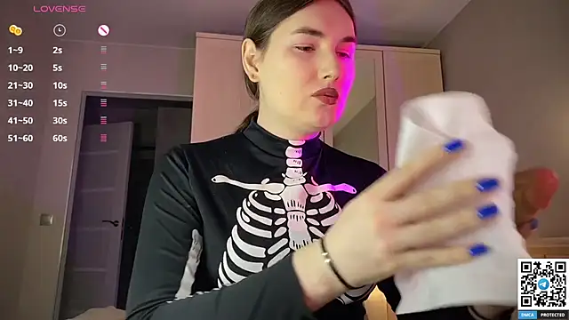 Maria Bowie online show from 9, 4, 2026