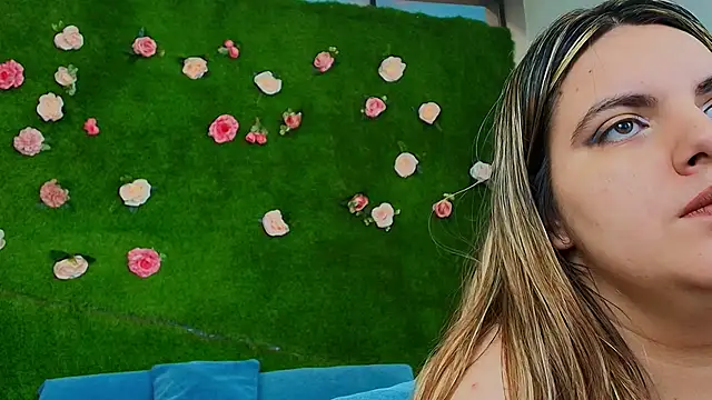 Huge Titties  online show from 18, 6, 2026
