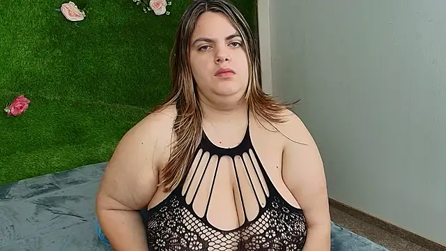 Huge Titties  online show from 28, 3, 2026