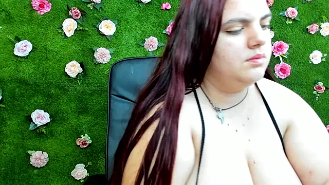 Huge Titties  online show from 16, 3, 2025