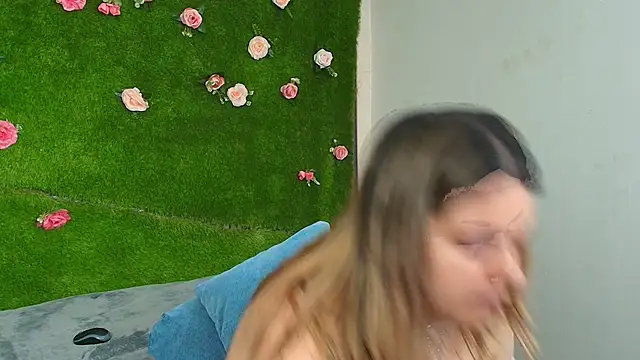 Huge Titties  online show from 18, 5, 2026
