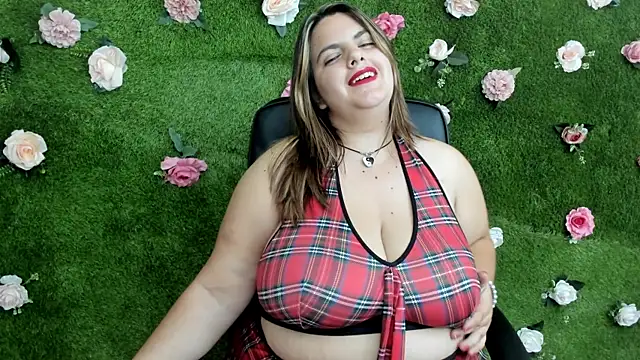 Huge Titties  online show from 19, 9, 2025
