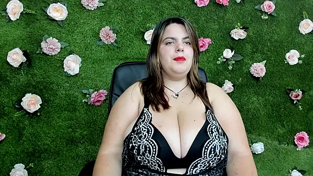 Huge Titties  online show from 14, 9, 2025