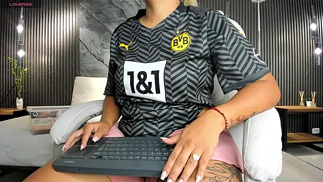 julietha taylor online show from 8, 11, 2025