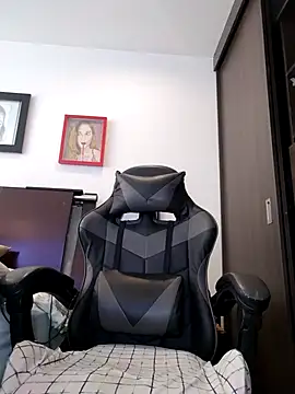 milena 23x online show from 4, 4, 2026