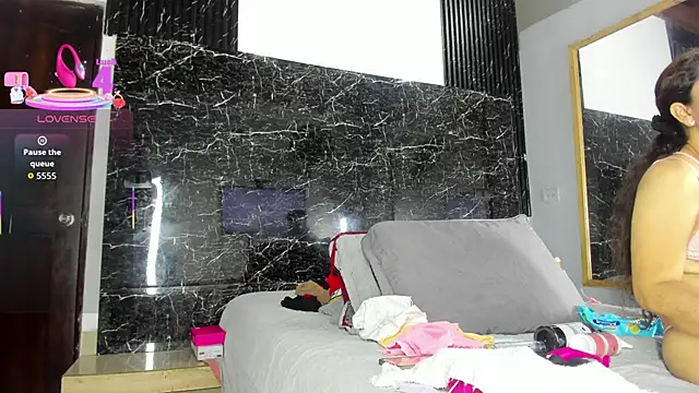 Snapshot of Yaya____11 chatting on 4, 12, 2025 Yaya 11 online show from 4, 12, 2025