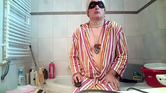 Kalia Cross online show from 16, 10, 2025