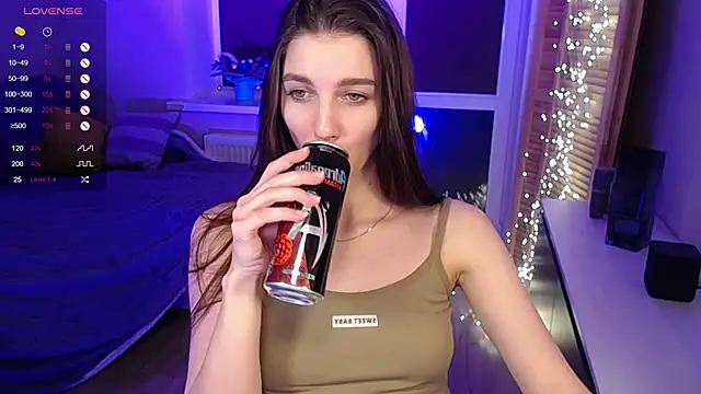 Abigail Wills online show from 28, 2, 2025