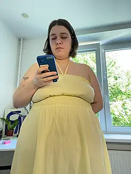 Snapshot of SuzieMurray chatting on 12, 7, 2026 SuzieMurray online show from 12, 7, 2026