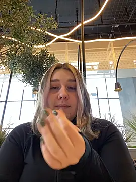 SuzieMurray online show from 4, 3, 2025