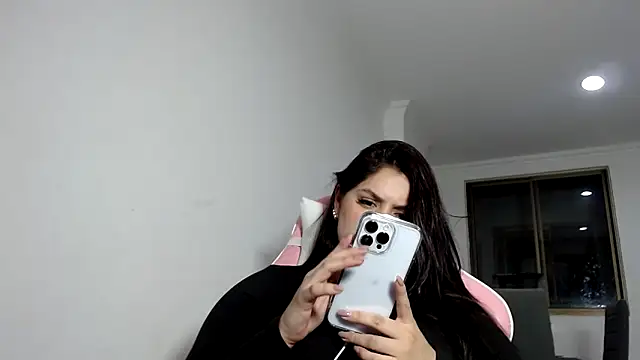 kimberlyhills1 online show from 10, 3, 2025