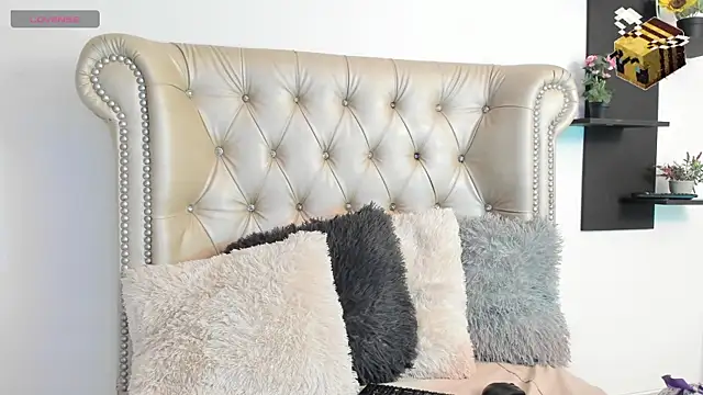 Snapshot of AlexaFoxy18 chatting on 14, 2, 2025 AlexaFoxy18 online show from 14, 2, 2025