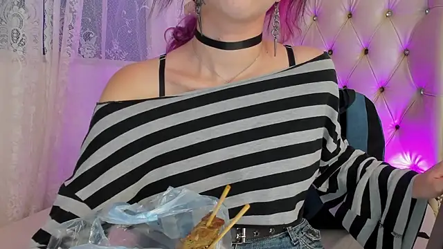 Snapshot of AlexaFoxy18 chatting on 25, 9, 2025 AlexaFoxy18 online show from 25, 9, 2025