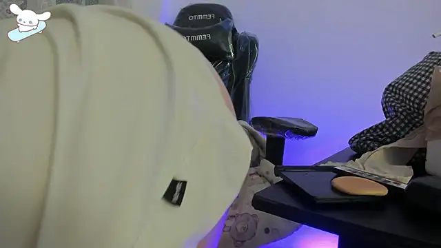 Snapshot of AlexaFoxy18 chatting on 16, 10, 2025 AlexaFoxy18 online show from 16, 10, 2025