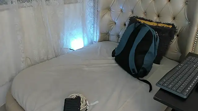 Snapshot of AlexaFoxy18 chatting on 19, 9, 2025 AlexaFoxy18 online show from 19, 9, 2025