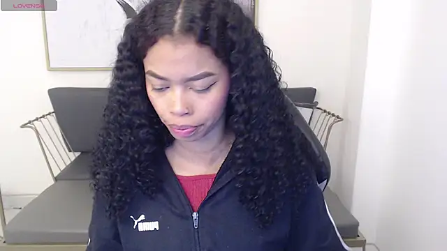 Snapshot of Shenna_brunette_ chatting on 19, 2, 2025 Shenna brunette online show from 19, 2, 2025