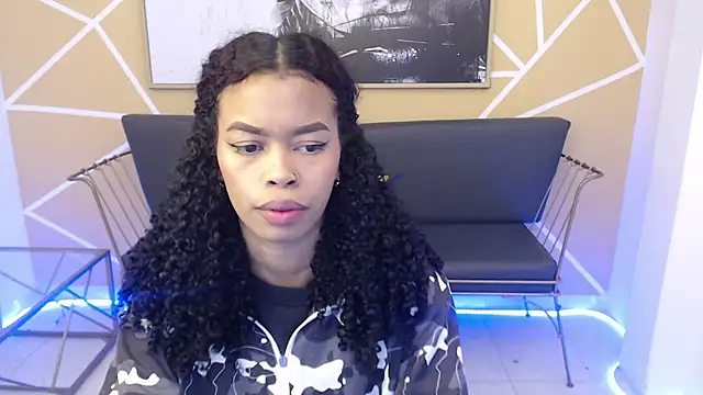 Snapshot of Shenna_brunette_ chatting on 19, 3, 2025 Shenna brunette online show from 19, 3, 2025