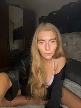 Summer Paige online show from 9, 3, 2025