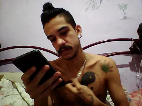 Snapshot of gatobranco001 chatting on 23, 3, 2025 gatobranco001 online show from 23, 3, 2025