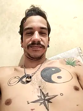 Snapshot of gatobranco001 chatting on 3, 3, 2025 gatobranco001 online show from 3, 3, 2025