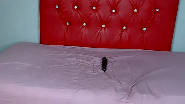 EbonyBentley online show from 28, 9, 2025