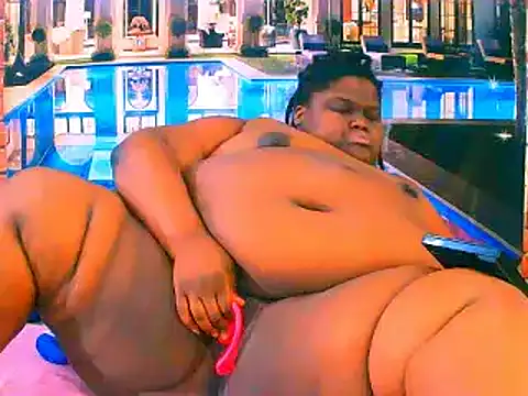 EbonyHotBuns online show from 13, 5, 2026