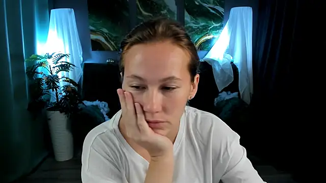 Snapshot of MichelleOrtis chatting on 8, 11, 2025 MichelleOrtis online show from 8, 11, 2025