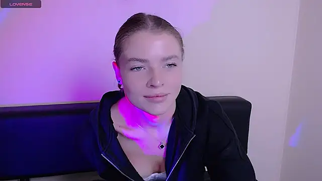 MissOliviaa  online show from 27, 10, 2025