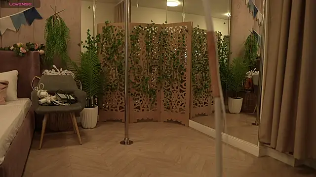 Smiley Mia online show from 2, 10, 2025