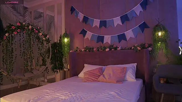 Smiley Mia online show from 29, 9, 2025