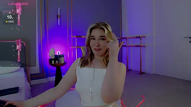 Smiley Mia online show from 22, 3, 2025