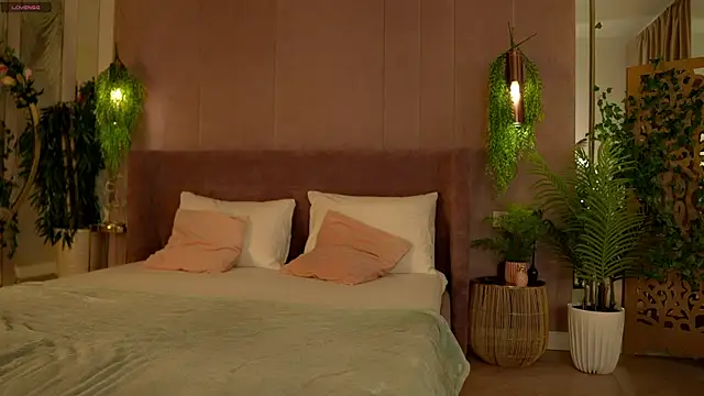 Smiley Mia online show from 7, 11, 2025