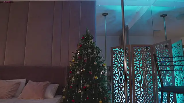 Smiley Mia online show from 1, 12, 2025