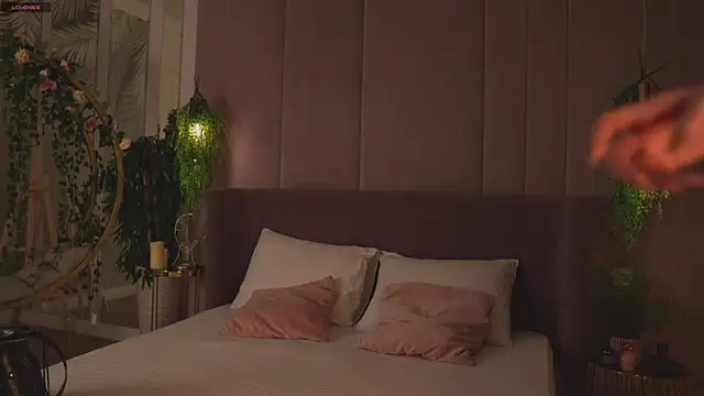 Smiley Mia online show from 30, 11, 2025