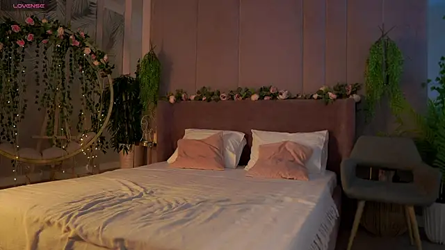 Smiley Mia online show from 26, 9, 2025