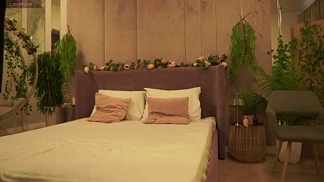 Smiley Mia online show from 24, 9, 2025