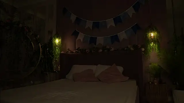 Smiley Mia online show from 28, 9, 2025