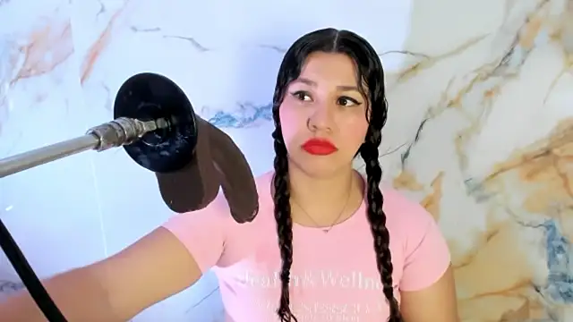 hade cute online show from 29, 5, 2026