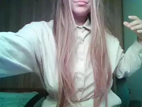 Evasapples online show from 9, 9, 2025