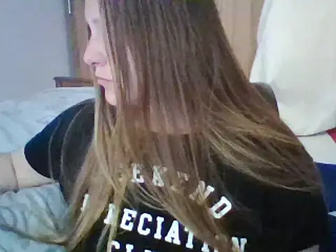 Evasapples online show from 9, 3, 2025