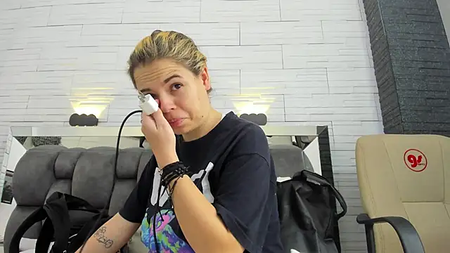 dorothy vegga online show from 17, 12, 2025