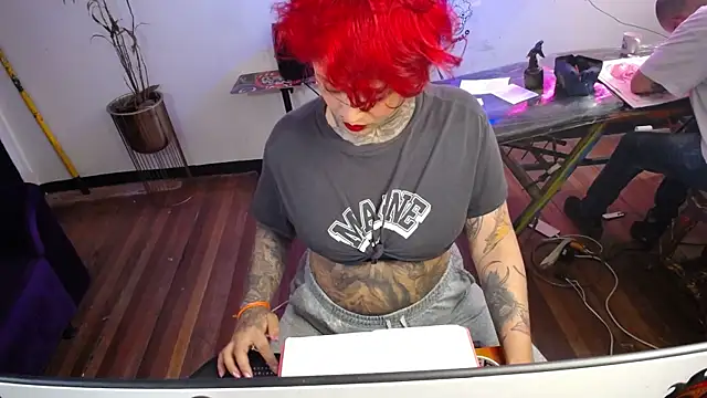 Snapshot of tatouagendecouple chatting on 21, 11, 2025 tatouagendecouple online show from 21, 11, 2025