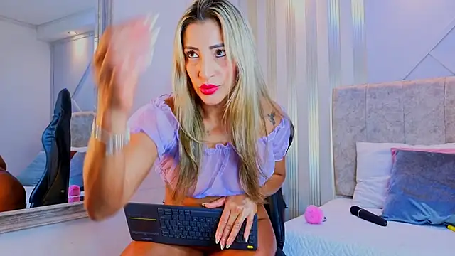 Tayra Pradit online show from 14, 4, 2026