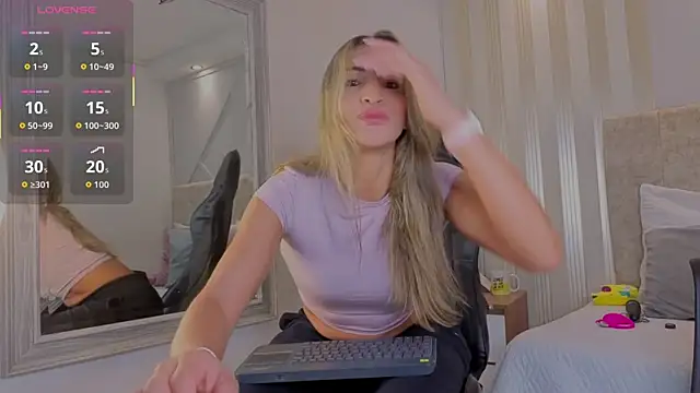 Tayra Pradit online show from 16, 12, 2025